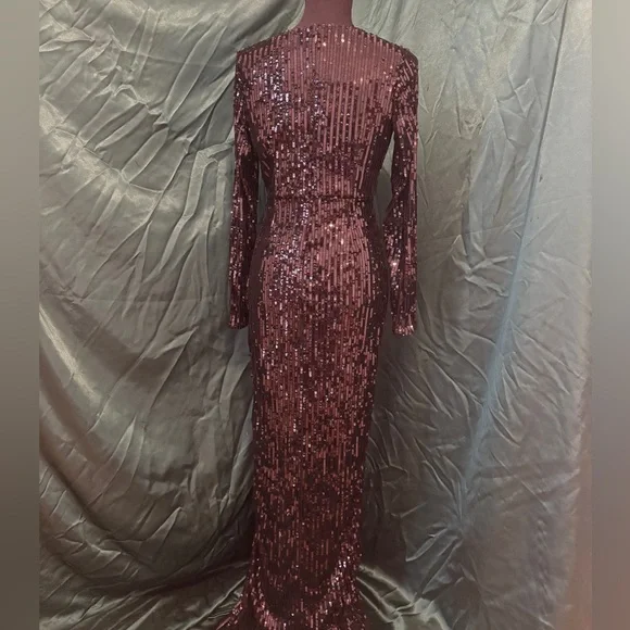 Shimmering Sequin Long Sleeve Gown - Picture 3 of 5